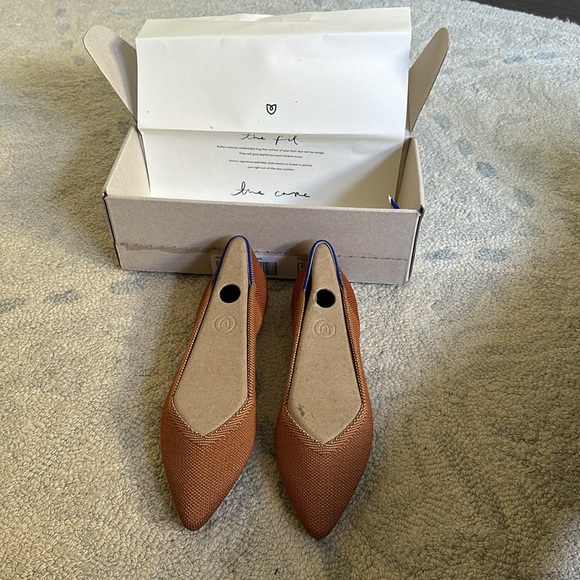 Brand new in box Rothy’s point - Fawn - retired color! - Picture 2 of 9